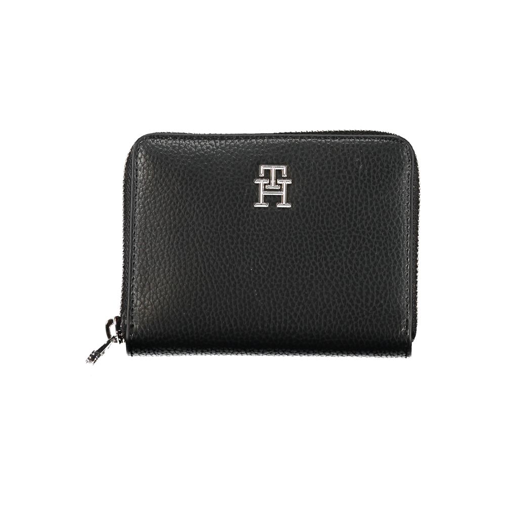 Front view with bag zipped and handles upright.