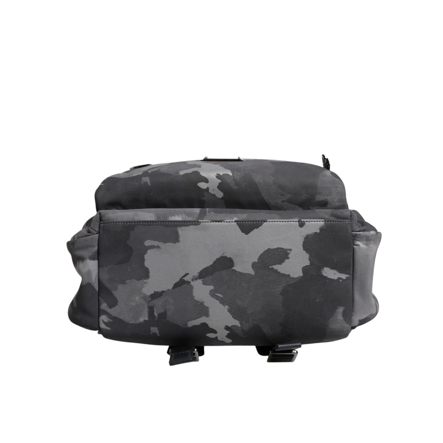 Front view with bag zipped and handles upright.