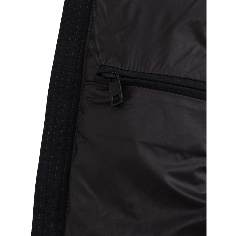 Front view with bag zipped and handles upright.