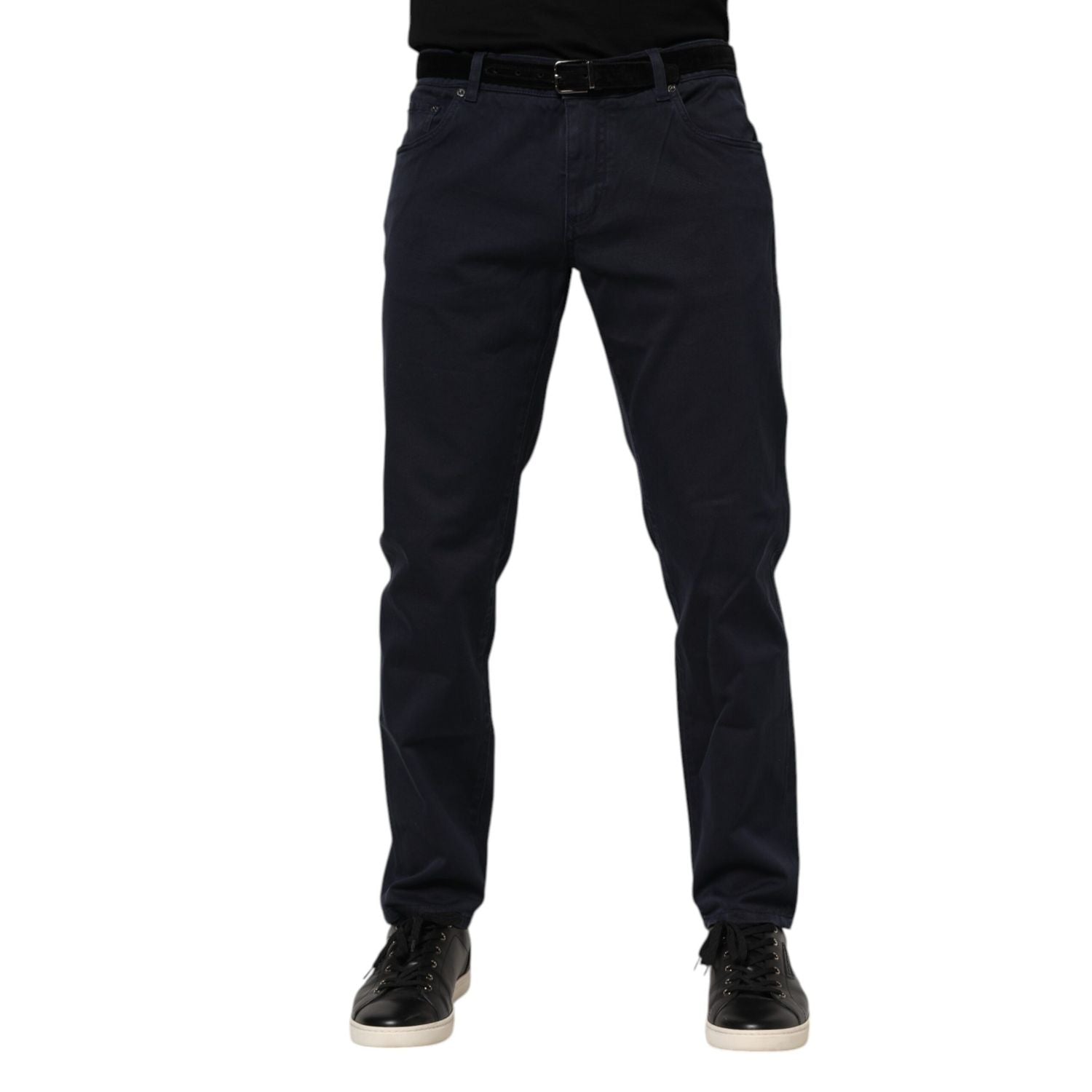 Front view with bag zipped and handles upright.