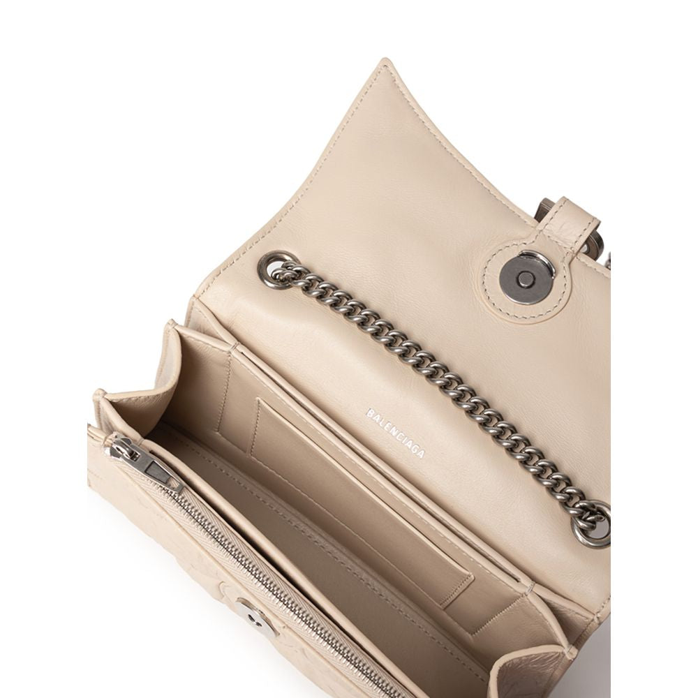 Front view with bag zipped and handles upright.