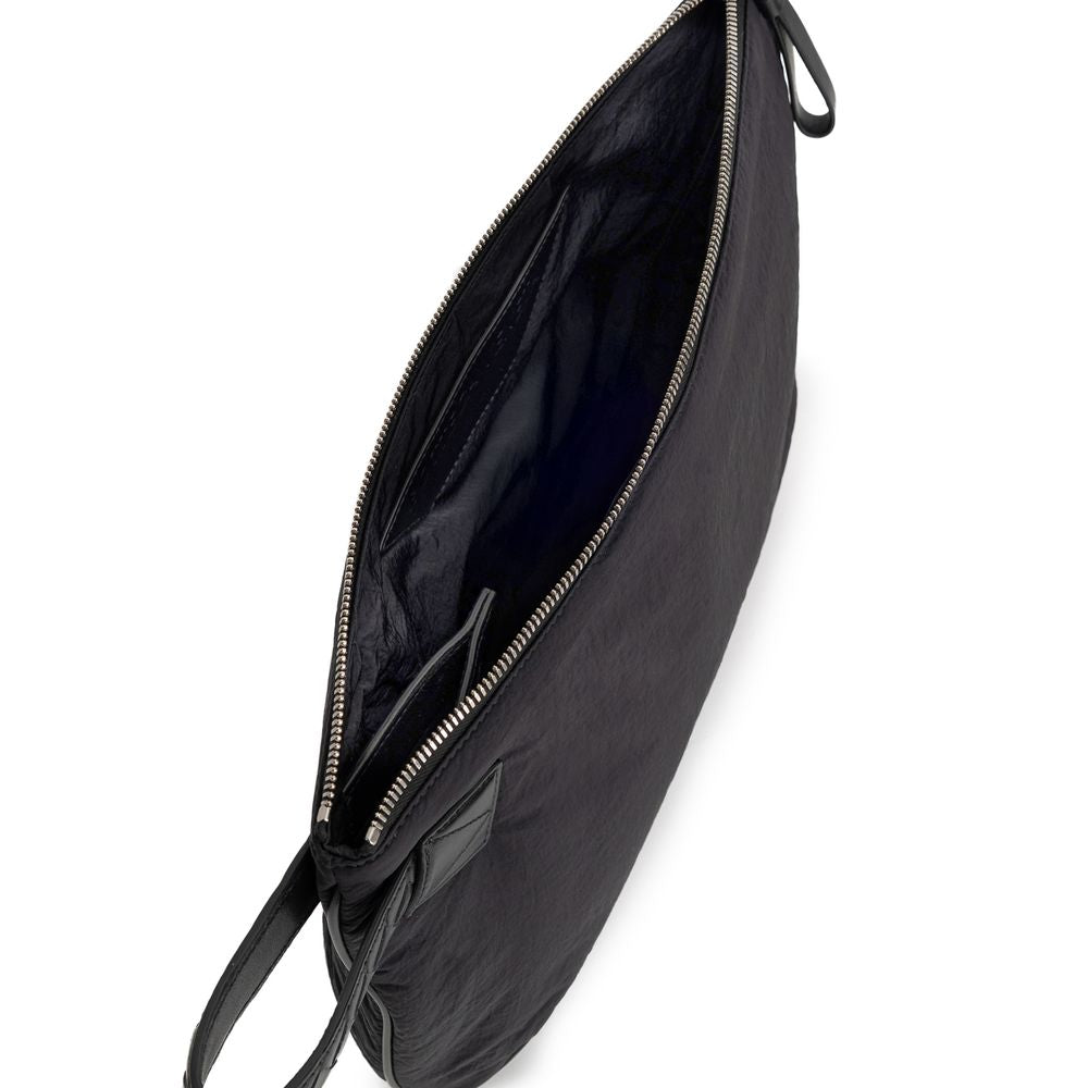 Front view with bag zipped and handles upright.