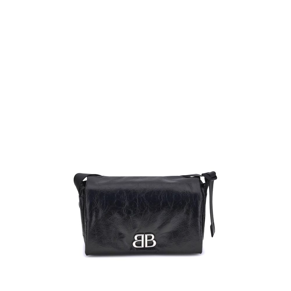 Front view with bag zipped and handles upright.