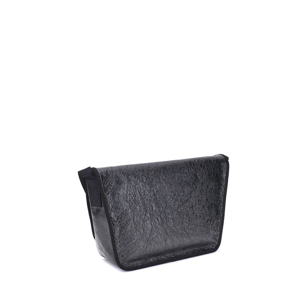 Front view with bag zipped and handles upright.