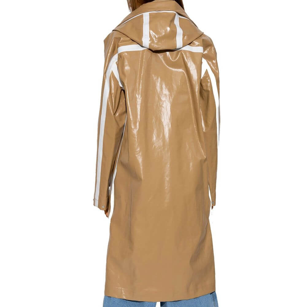 Front view with bag zipped and handles upright.