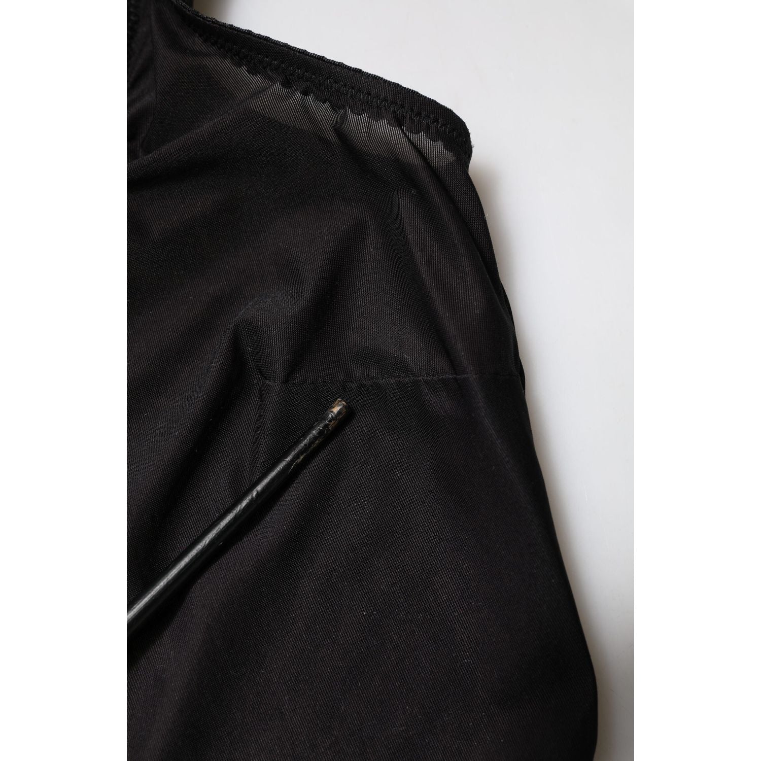 Front view with bag zipped and handles upright.