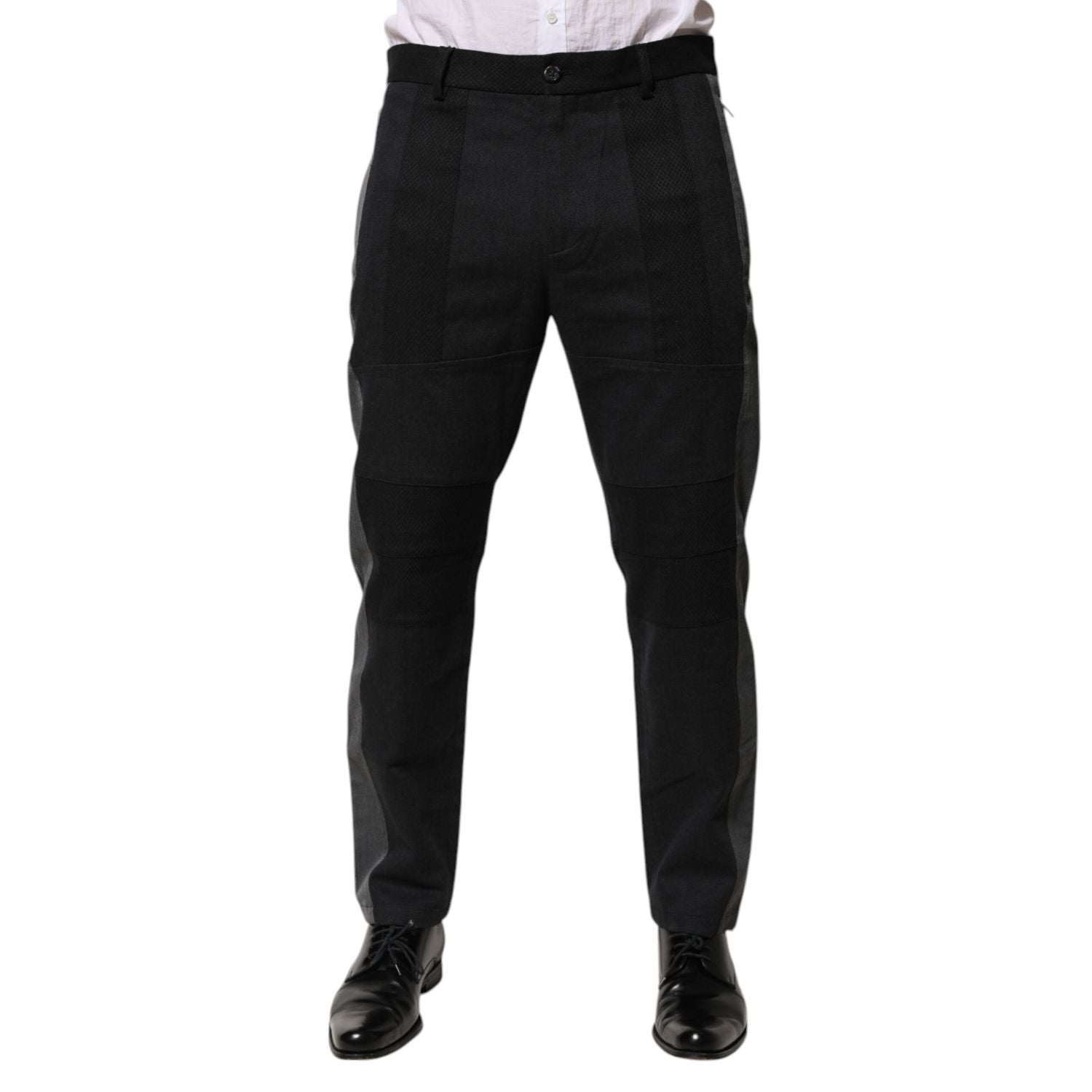 Front view with bag zipped and handles upright.