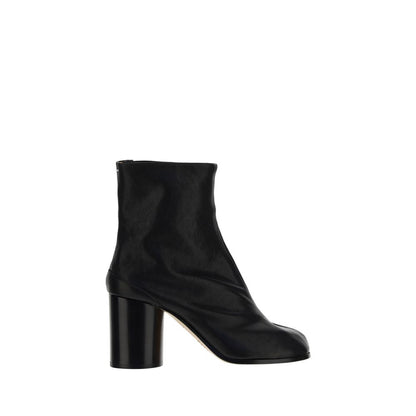 Margiela Black Lamb Ovis Aries Aries Ankle Boots with split toe and cylindrical heel, showcasing avant-garde style and versatility.