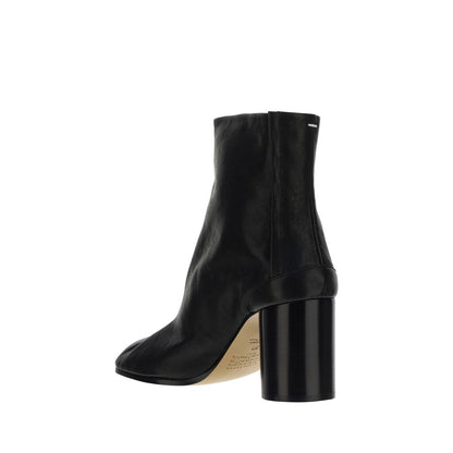 Margiela Black Lamb Ovis Aries Aries Ankle Boots with cylindrical heel and split toe, avant-garde design for versatile styles.