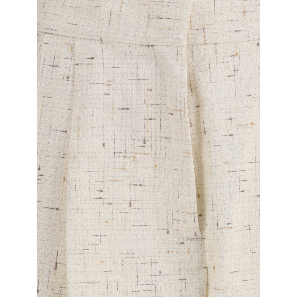 Detailed view of Fabiana Filippi Cream Cotton Casual Pants' pleated fabric with elegant buttoned tailoring, autumn-winter 25 collection.