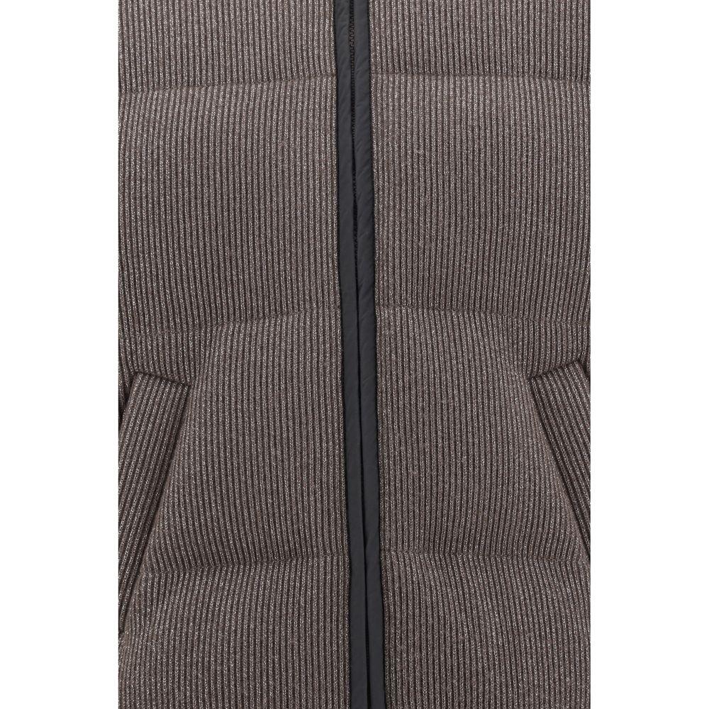 Front view with bag zipped and handles upright.