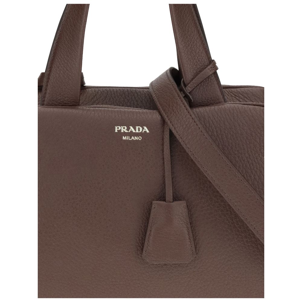 Front view with bag zipped and handles upright.