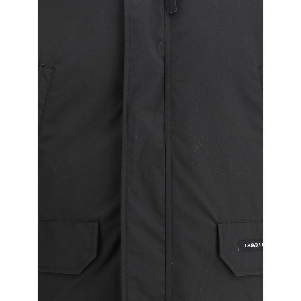Front view with bag zipped and handles upright.