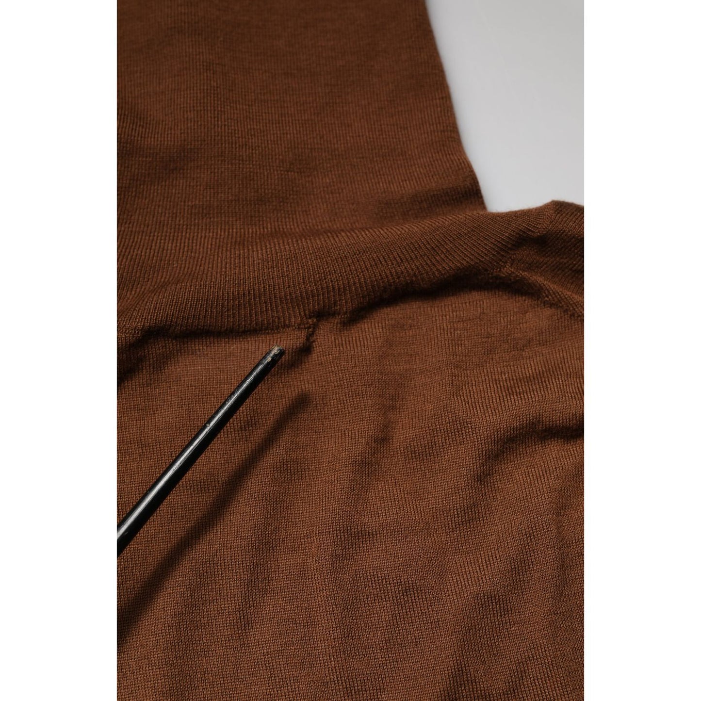 Dolce & Gabbana Brown Cashmere Turtle Neck Pullover Sweater 1728,67345645728,Brown,Cashmere - Sweaters - Clothing,Clothing,Dolce & Gabbana,IT50 | L,Long Sleeve - T-Shirts - Clothing,Material: 100%WS,Men,Preowned / Defect,Sweaters - Clothing,T-Shirts - Clo