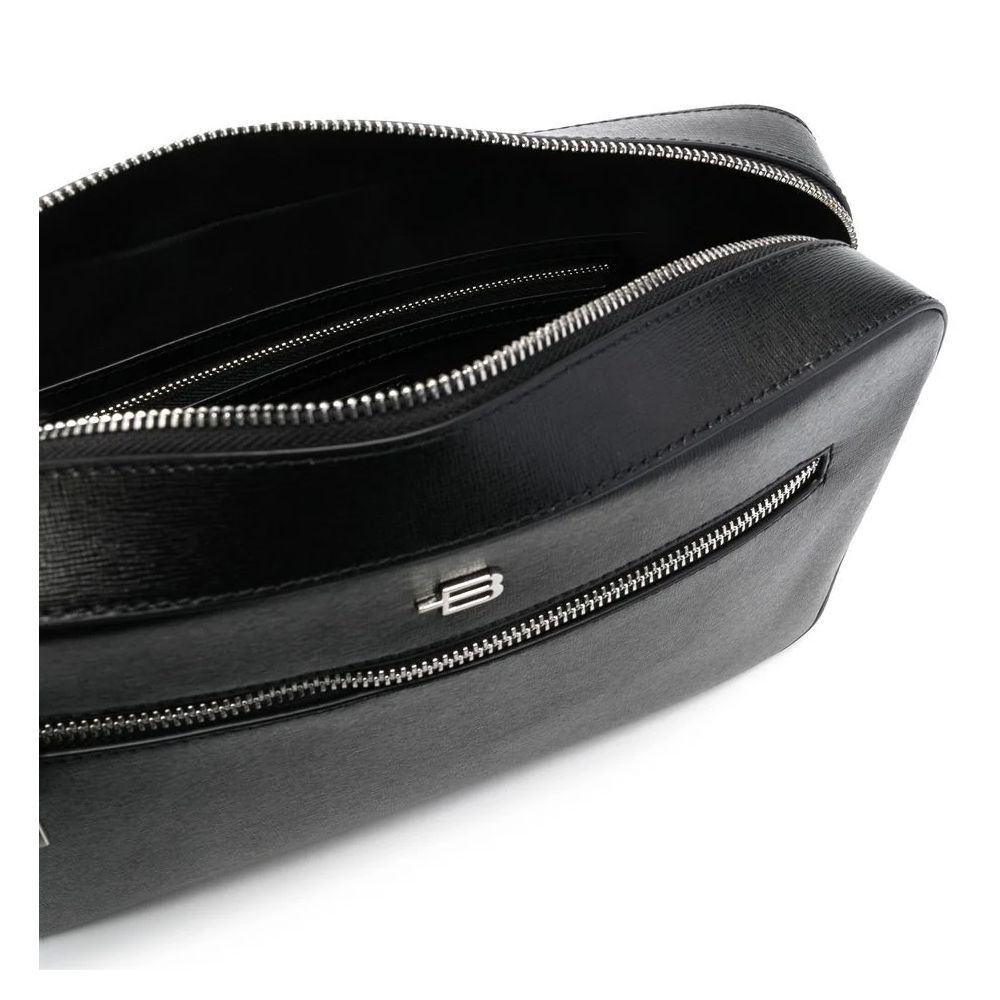 Front view with bag zipped and handles upright.