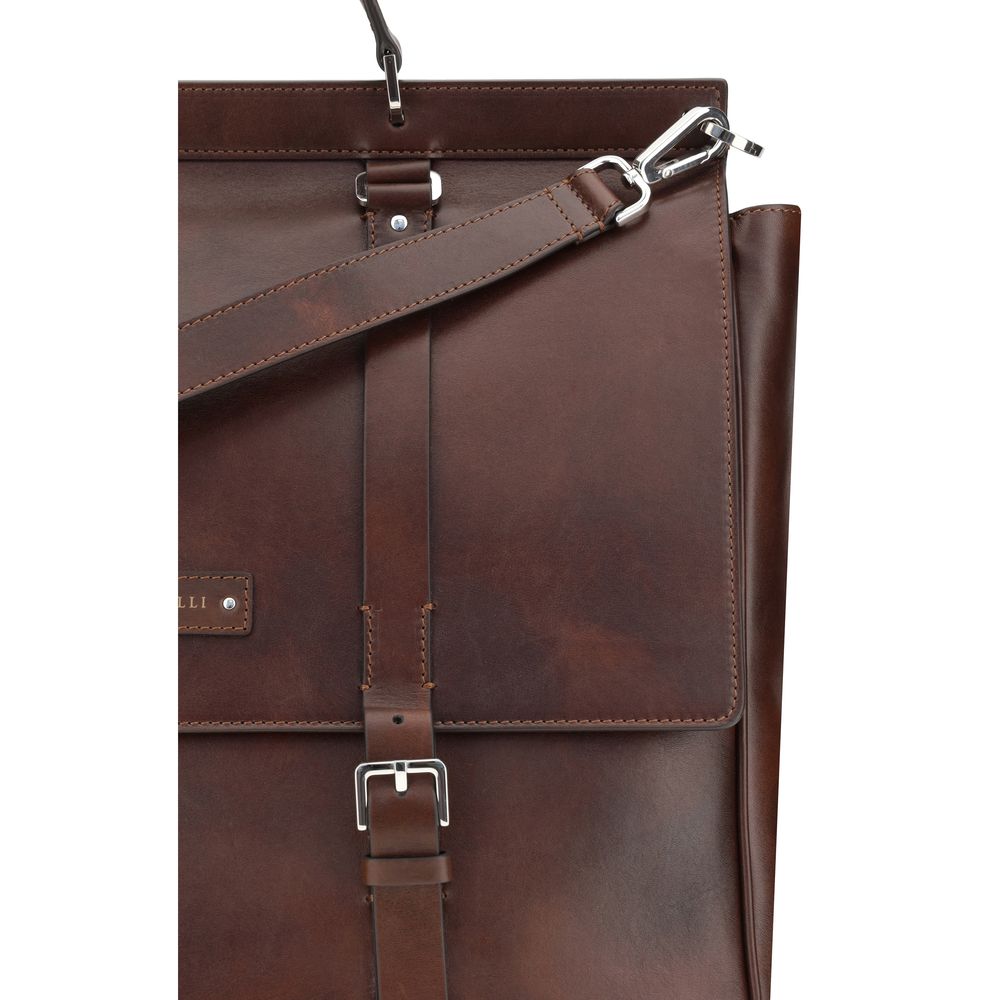 Front view with bag zipped and handles upright.