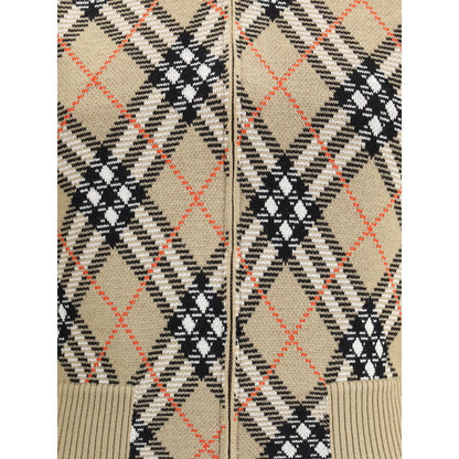 Close-up of Burberry Beige Wool Cardigan showcasing check pattern and ribbed detailing. Front zipper visible. AW25 collection.