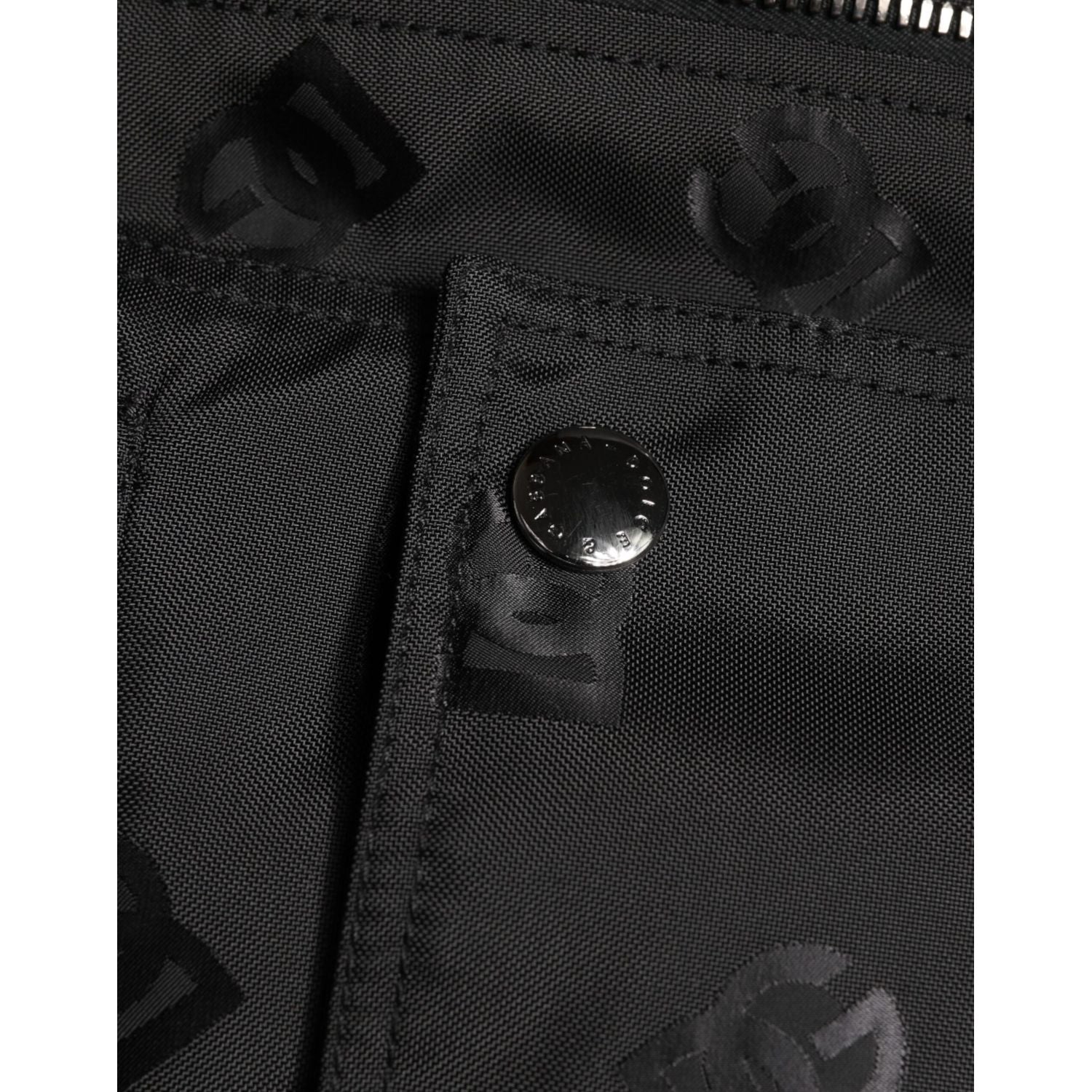 Front view with bag zipped and handles upright.