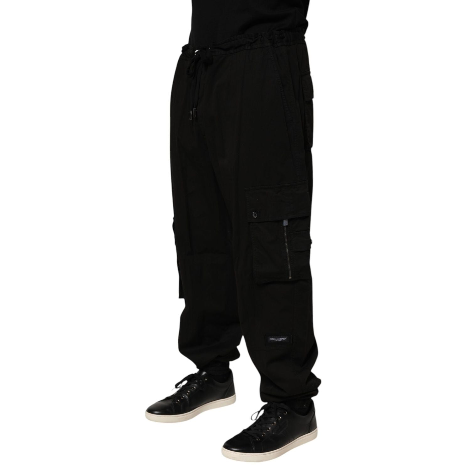 Front view with bag zipped and handles upright.