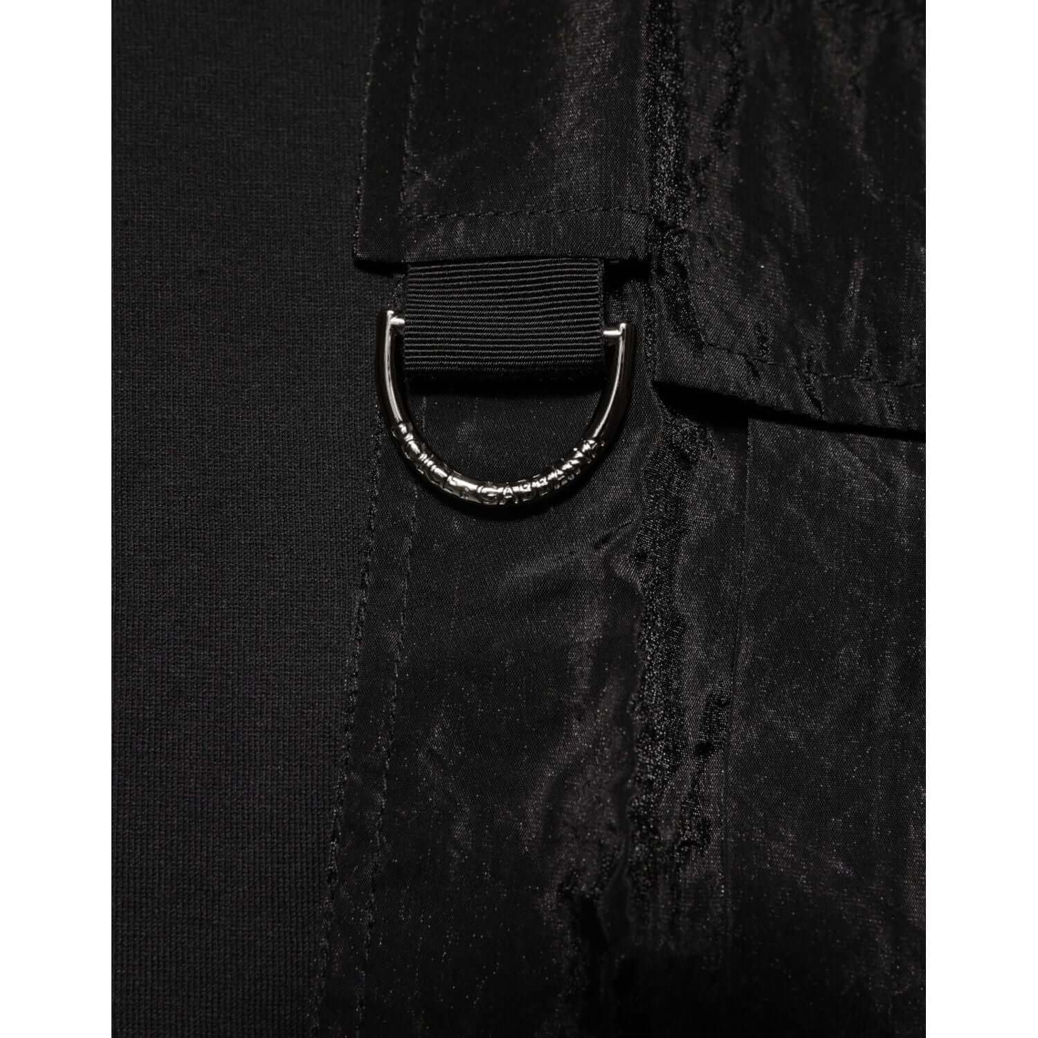 Front view with bag zipped and handles upright.