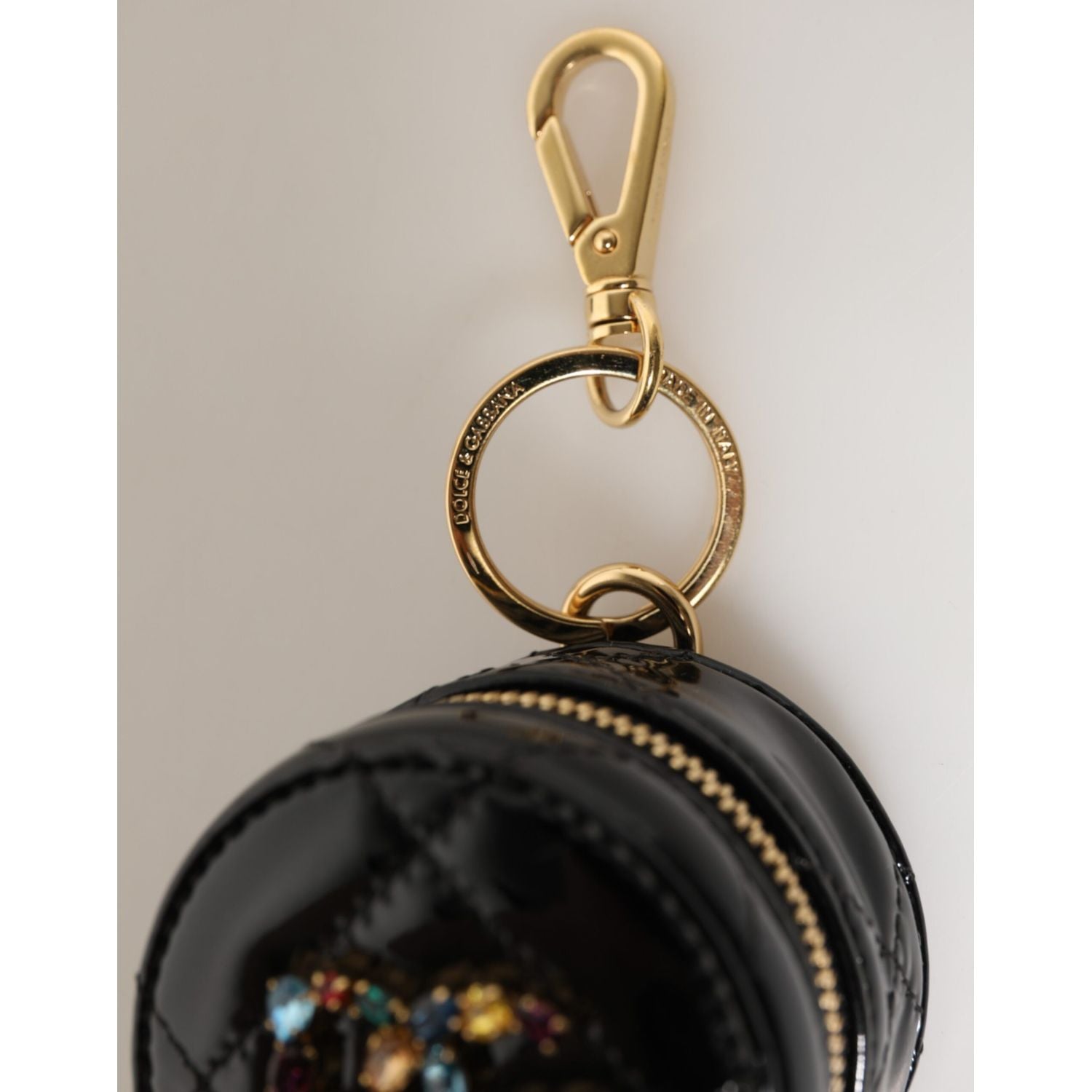 Front view with bag zipped and handles upright.