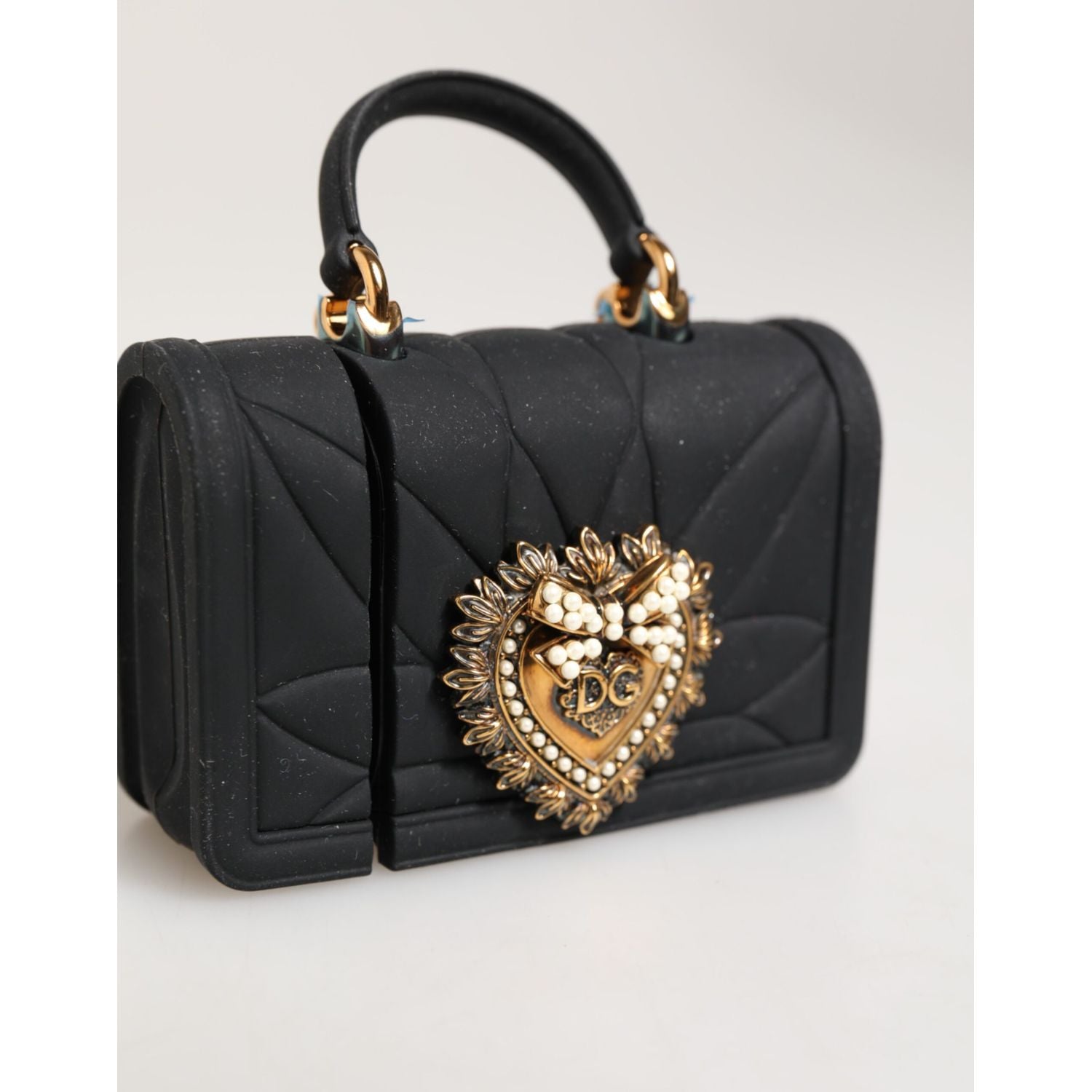 Front view with bag zipped and handles upright.
