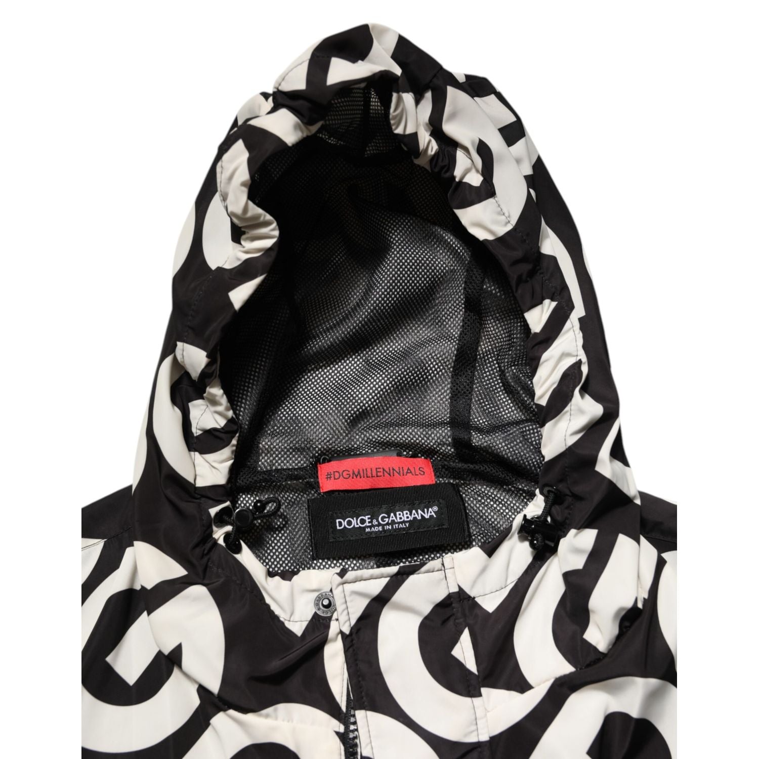 Front view with bag zipped and handles upright.