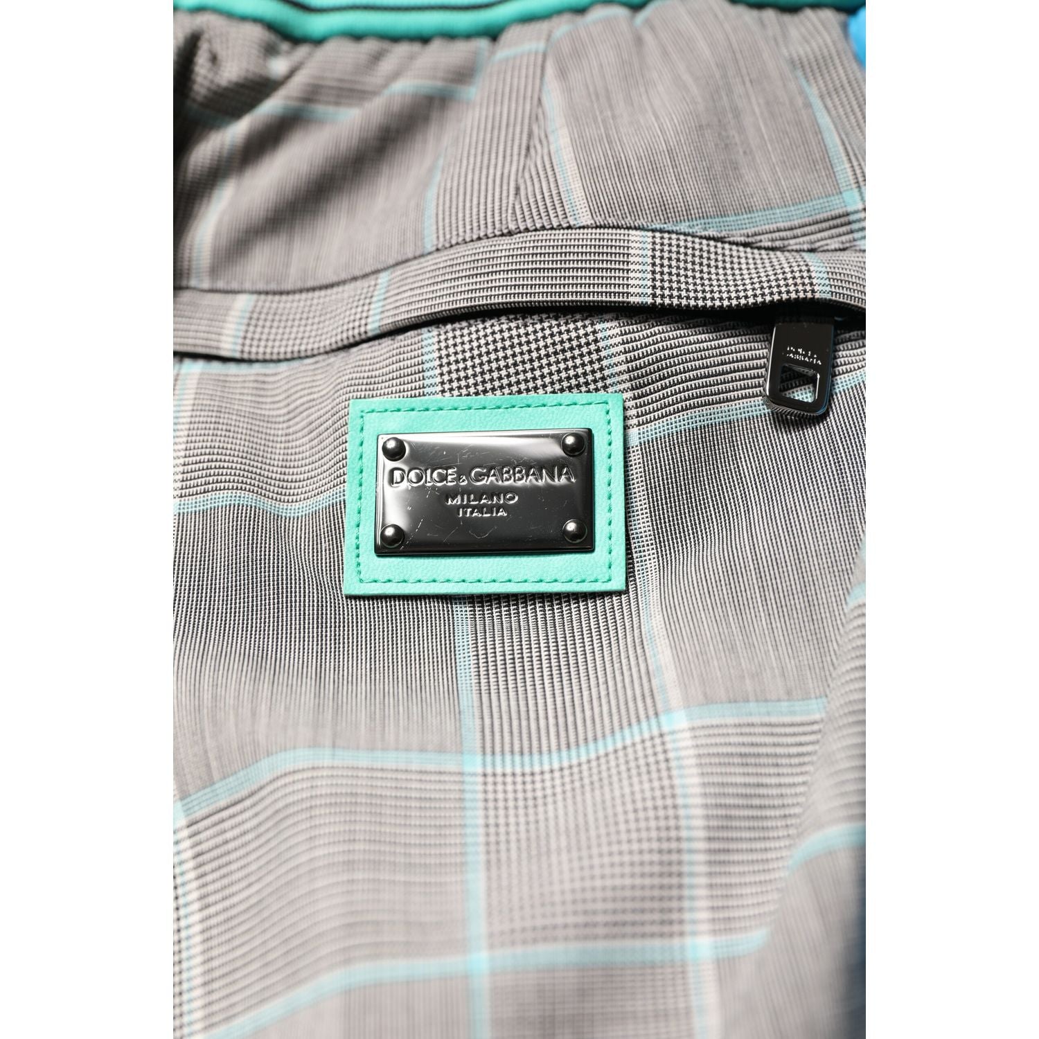 Front view with bag zipped and handles upright.