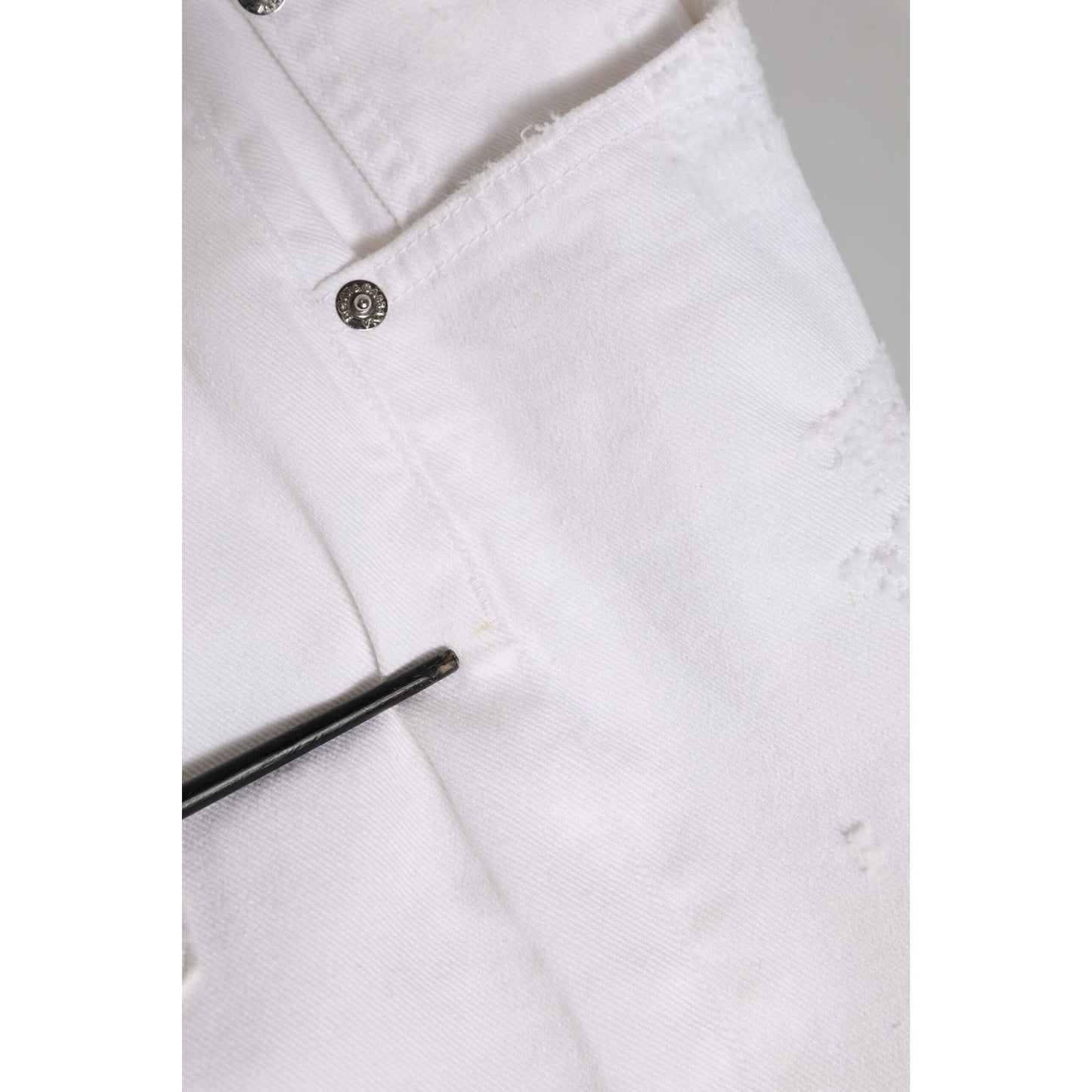 Close-up of Dolce & Gabbana White Cotton Tattered BOYFRIEND Denim Jeans pocket and zipper details.