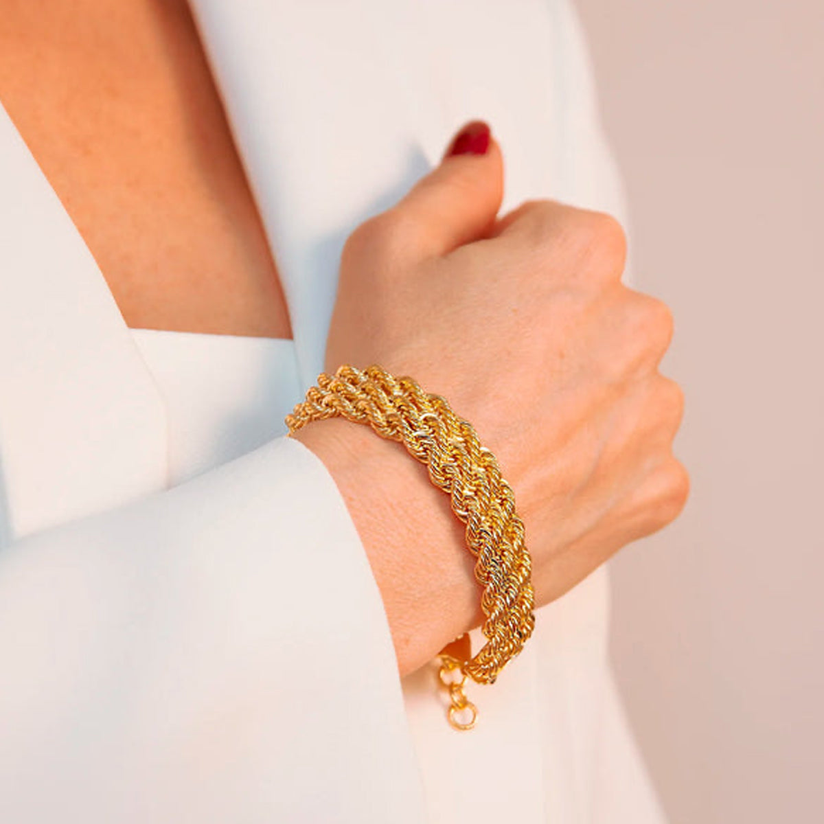 Alt Tag: Woman wearing ETRUSCA JEWELS JEWELRY Mod. WSET00763.YG gold bracelet, elegant fashion style