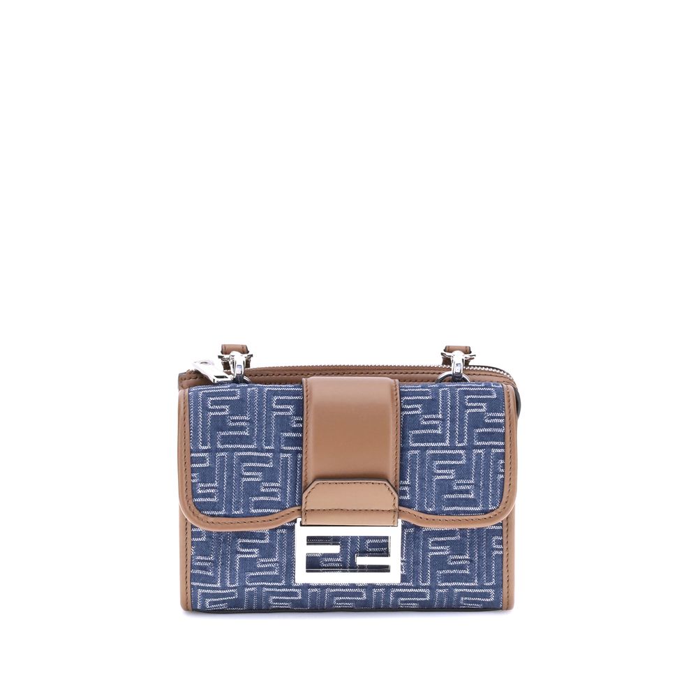 Front view with bag zipped and handles upright.