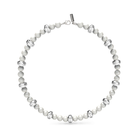 GUESS JEWELS JEWELRY Mod. JUMN04068JWSTWIT-U white beaded necklace with silver accents on display.