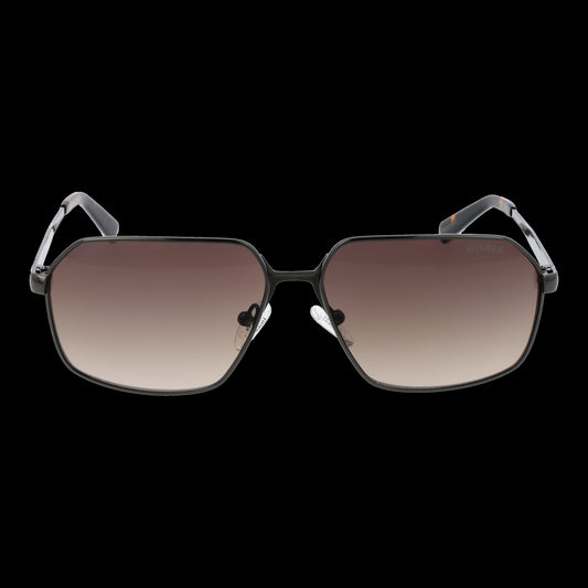 GUESS MOD. GU00071 5808F gent sunglasses front view with gradient lenses and black frame.