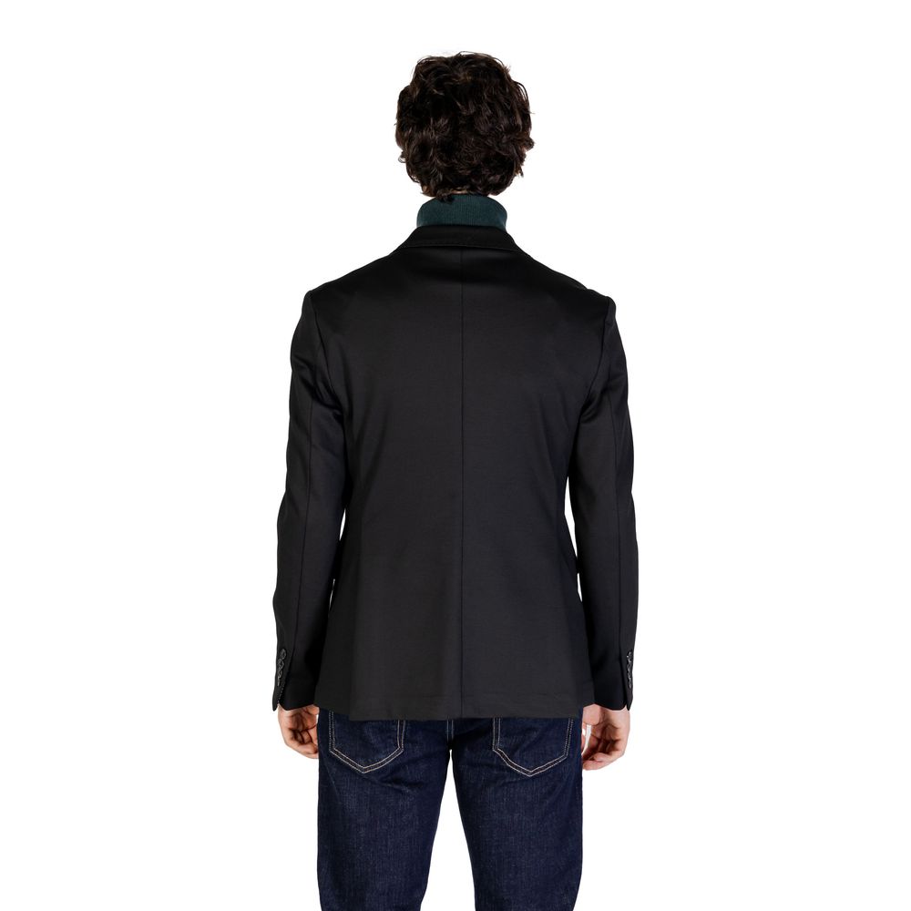 Front view with bag zipped and handles upright.