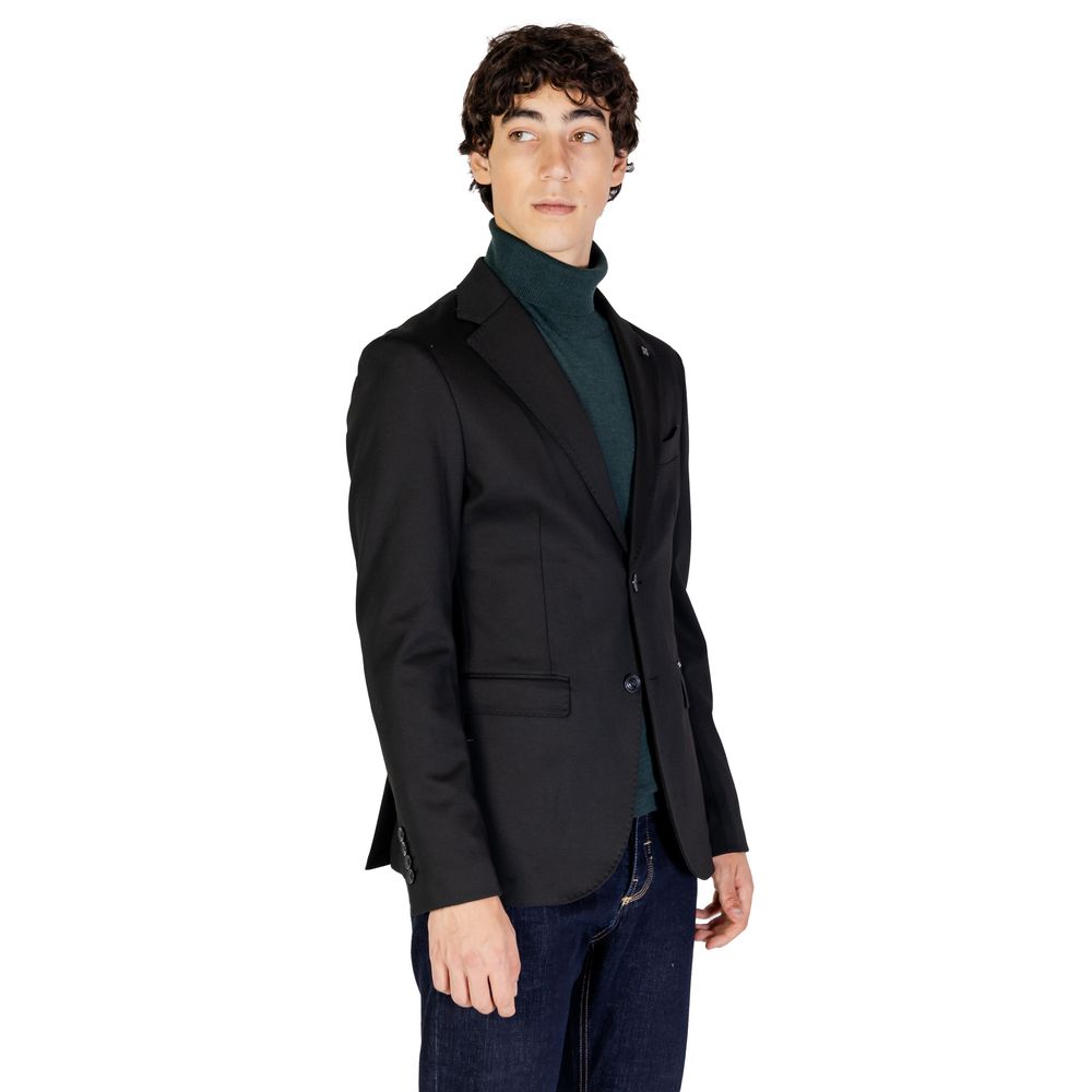 Front view with bag zipped and handles upright.