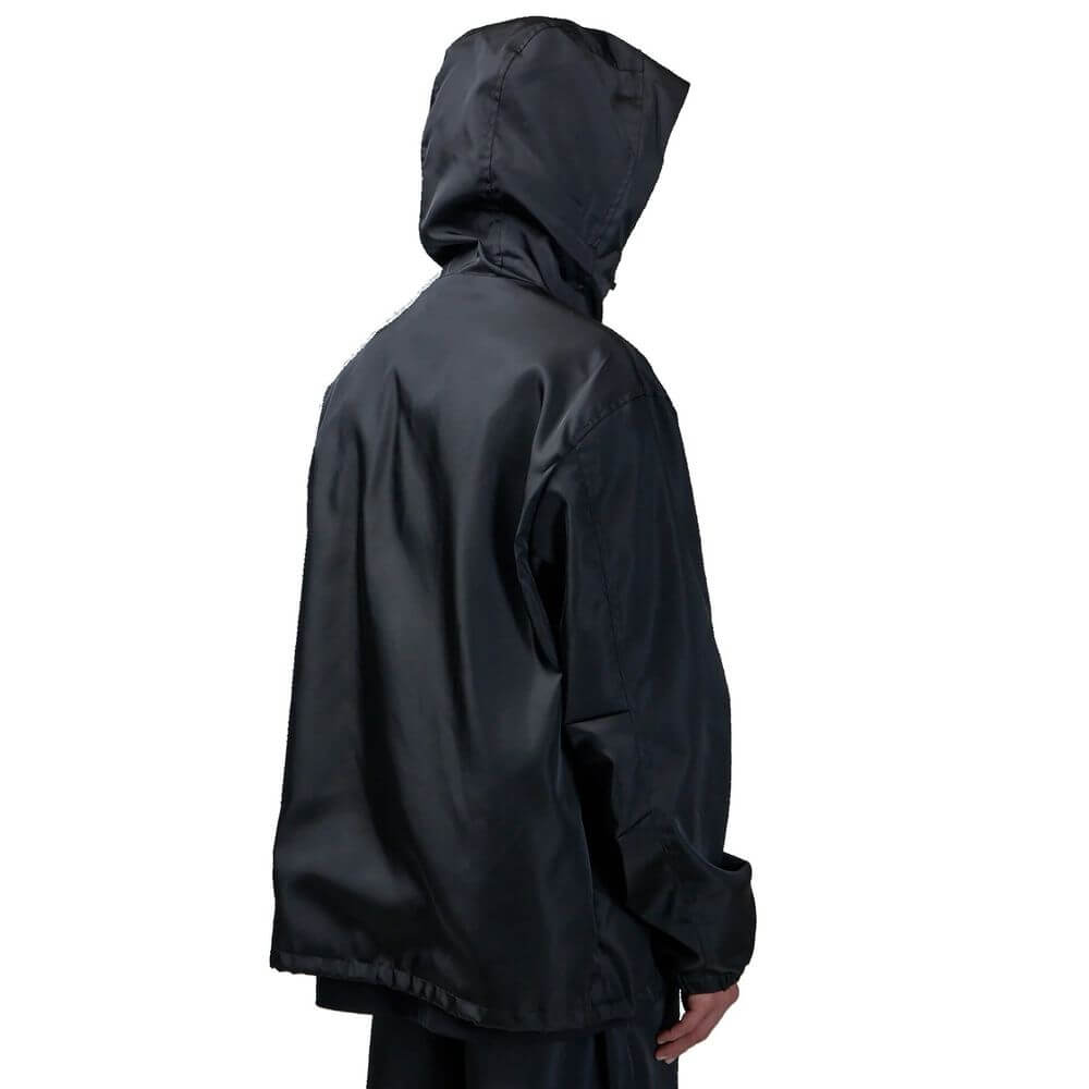 Front view with bag zipped and handles upright.