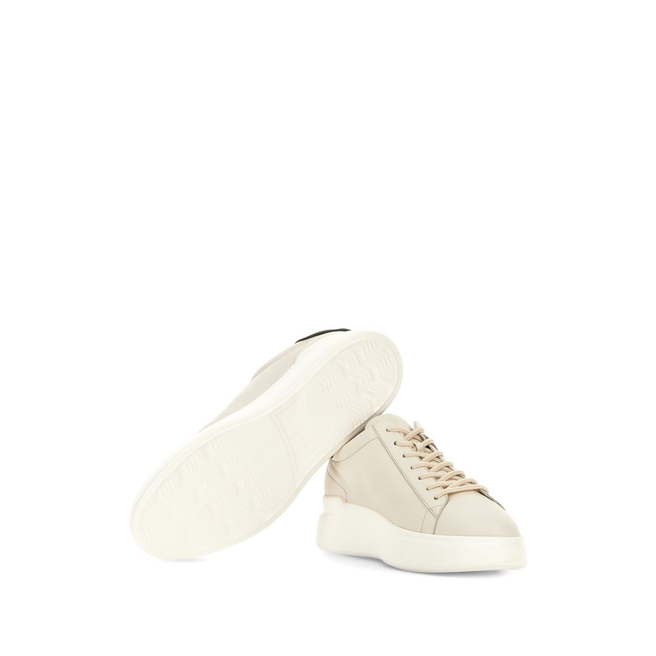 Hogan Pre Sneakers Hogan H580 light beige leather with chunky rubber sole and contrasting heel counter, side view on white background