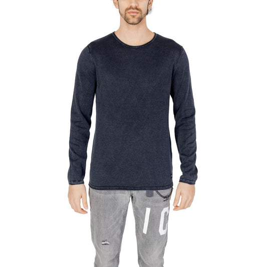 Model wearing Jack Jones Blue Cotton Sweatshirt with crew neck and long sleeves, showcasing casual yet refined style.