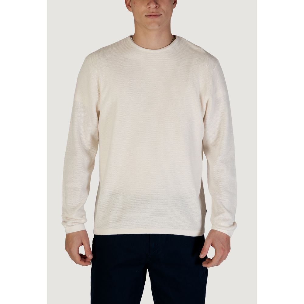 Man wearing Jack Jones White Cotton Sweatshirt with crew neck and fine knit texture, ideal for versatile and eco-friendly fashion.