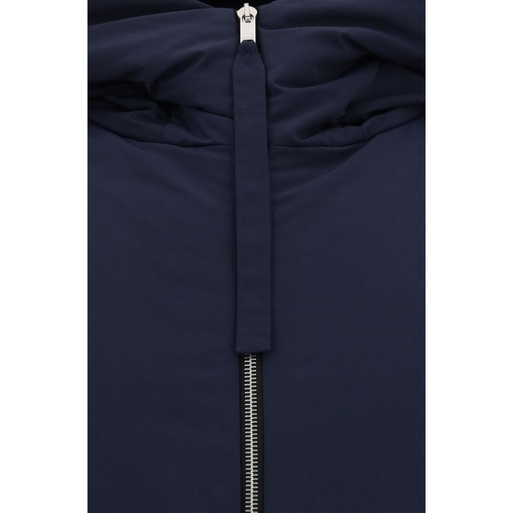 Front view with bag zipped and handles upright.