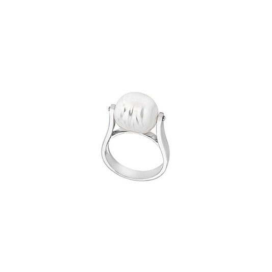 Elegant pearl ring from MAJORICA JEWELRY Mod. 14434.01.2.913.010.1 collection on a white background.