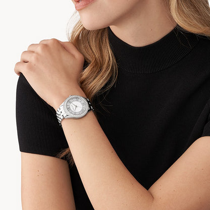 Woman wearing MICHAEL KORS Mod. HARLOWE stainless steel wristwatch, featuring a 38mm case and quartz movement, displayed on her wrist.
