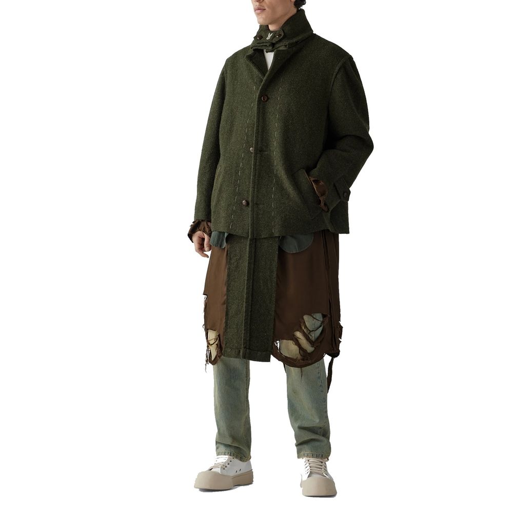 Front view with bag zipped and handles upright.