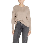 Woman wearing Only Beige Marabou Sweater from women's knitwear fall/winter collection, 100% acrylic
