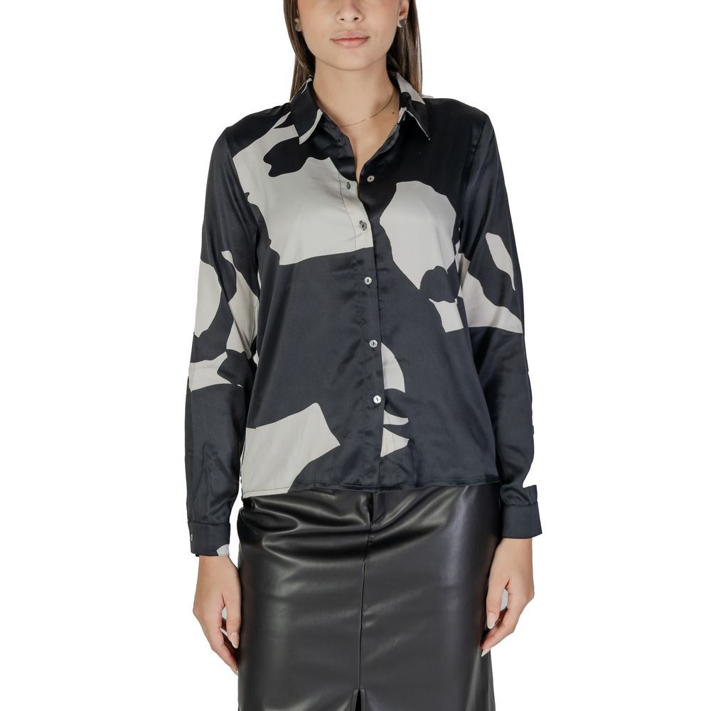 Only Black Recycled Polyester Shirt for women, part of fall/winter collection, featuring 68% recycled polyester, stylish and sustainable design.