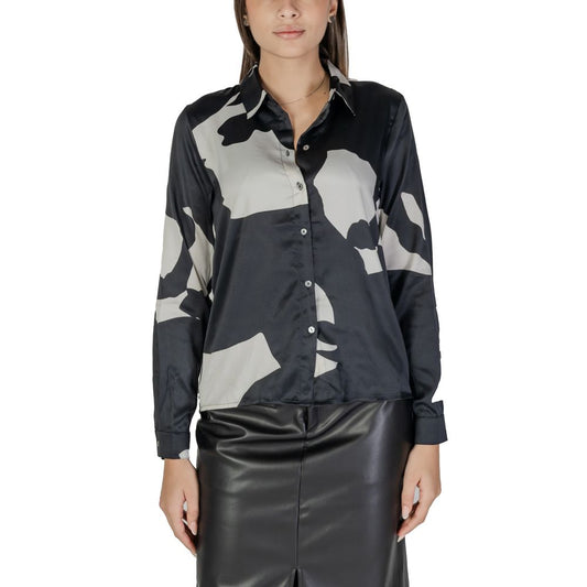 Only Black Recycled Polyester Shirt for women, part of fall/winter collection, featuring 68% recycled polyester, stylish and sustainable design.