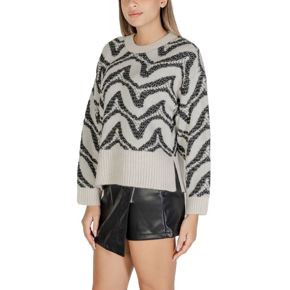 Only White Marabou Sweater in women's fall/winter knitwear collection made of 78% acrylic and 22% polyester, elegant and cozy design.
