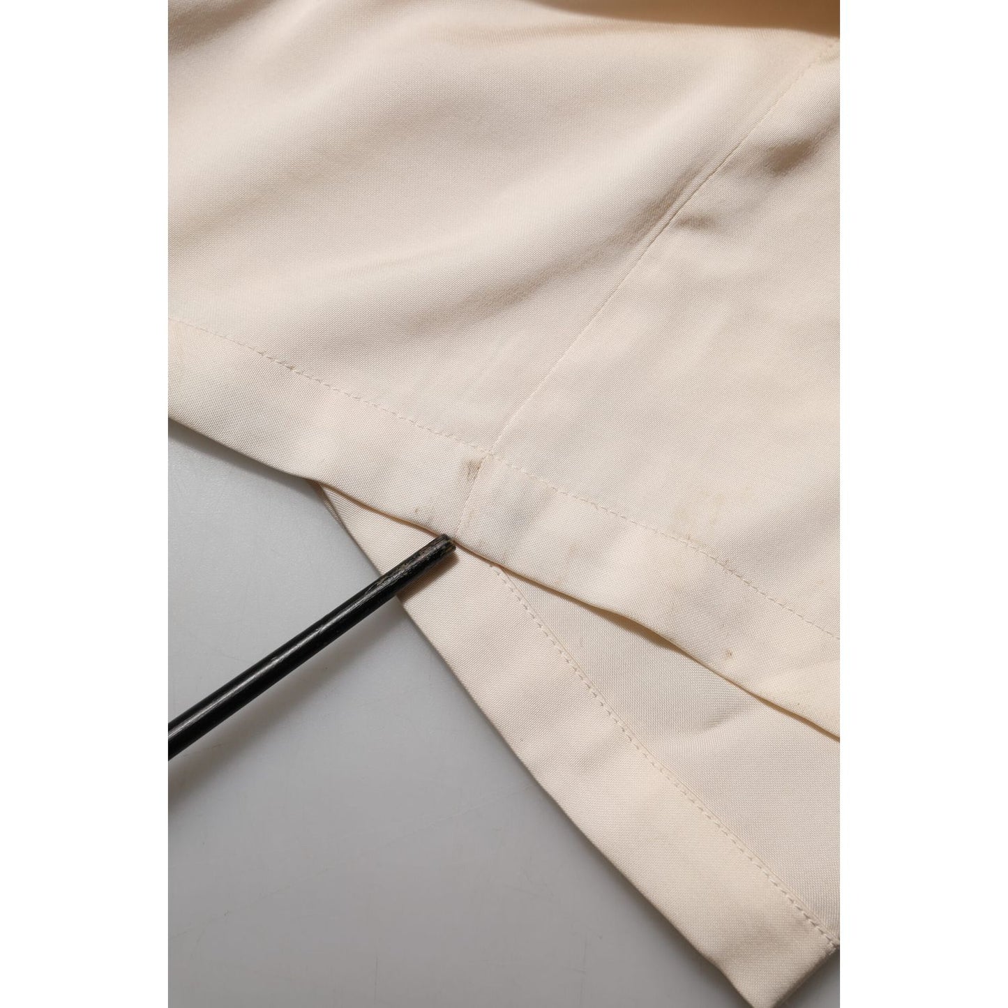 Peserico Beige Viscose Pleated Sleeveless Long Maxi Dress showing fabric detail with minor defect indicated by pen.