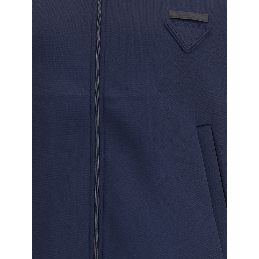 Front view with bag zipped and handles upright.
