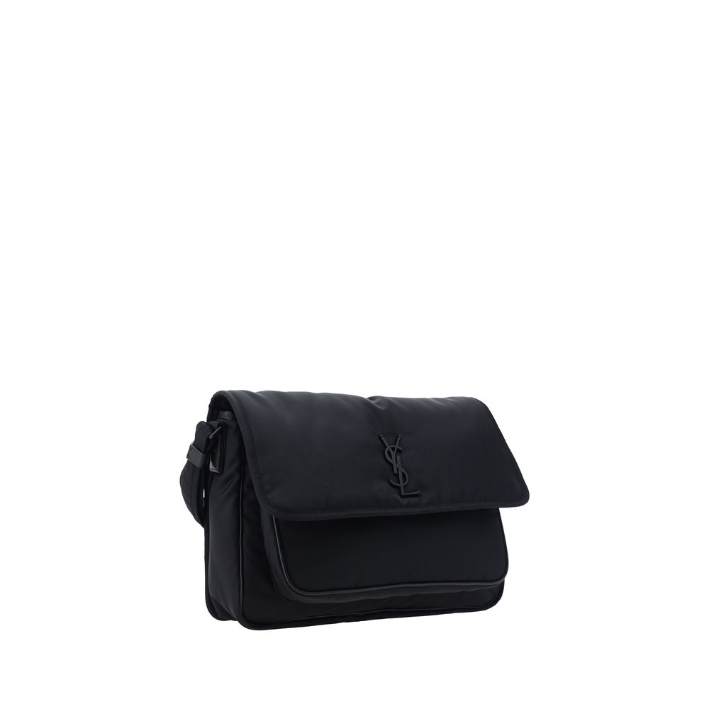 Front view with bag zipped and handles upright.